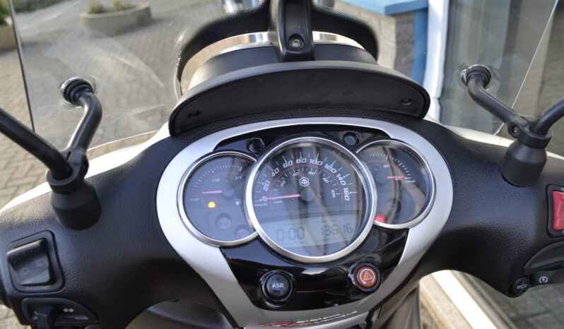 
								Piaggio Beverly 350i ABS vol									