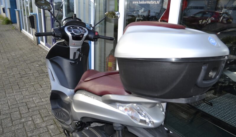 
								Piaggio Beverly 350i ABS vol									