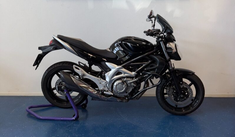 
								Suzuki Gladius 2011 vol									