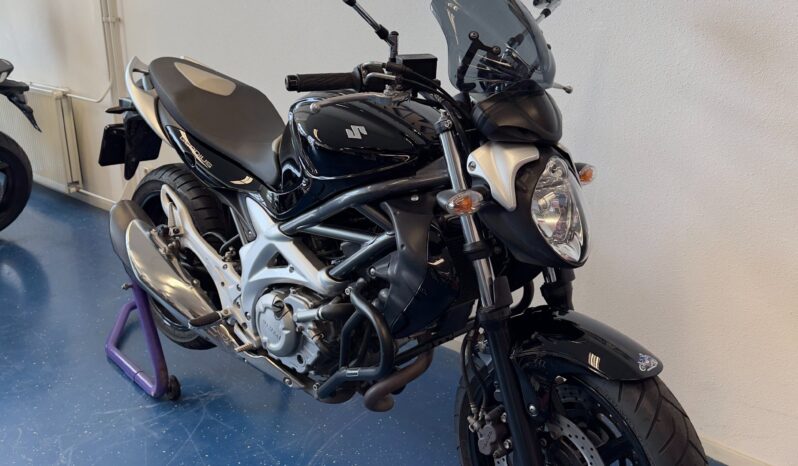 
								Suzuki Gladius 2011 vol									