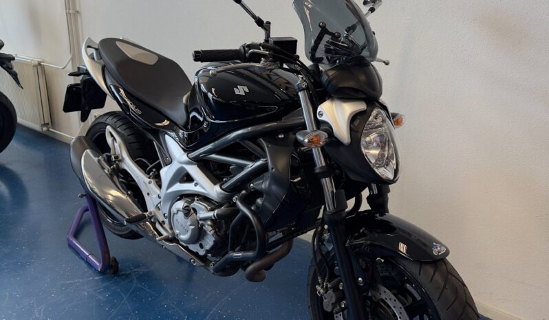 
								Suzuki Gladius 2011 vol									